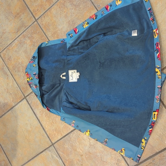 Hatley's blue trucks kids rain coat, size 8 - Picture 4 of 7